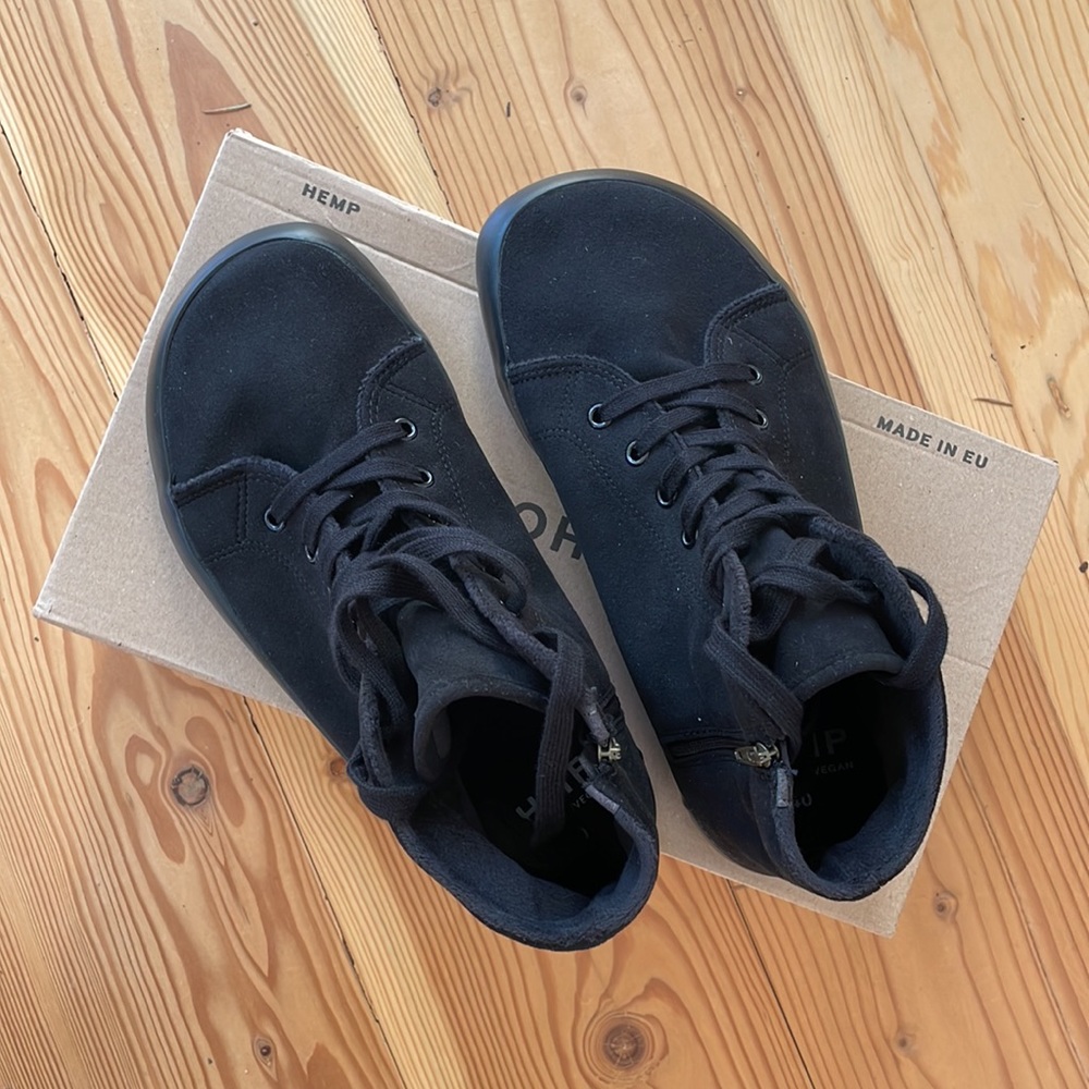 Bohempia Olen black high top barefoot shoes converse style with zip size 40